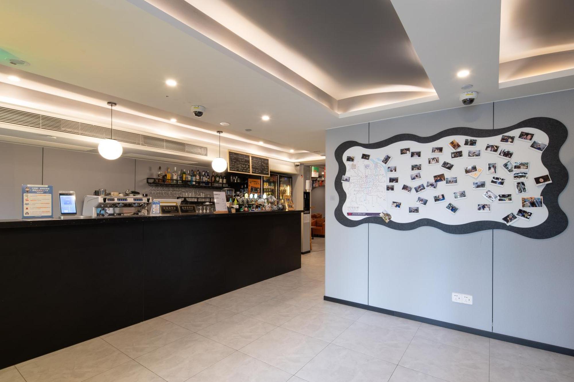 Dayin International Youth -near People's Square & Old Town -social Area -bar -cafe -gym -free Laundry Luggage Storage -24h Front Desk -english Service Thượng Hải