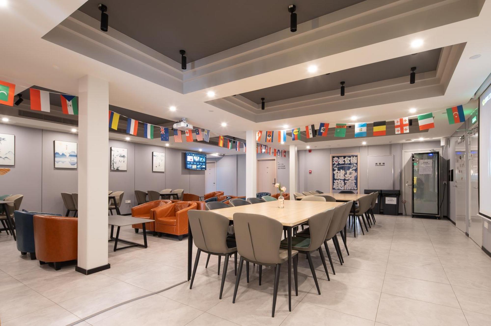 Dayin International Youth -near People's Square & Old Town -social Area -bar -cafe -gym -free Laundry Luggage Storage -24h Front Desk -english Service Nhà trọ *