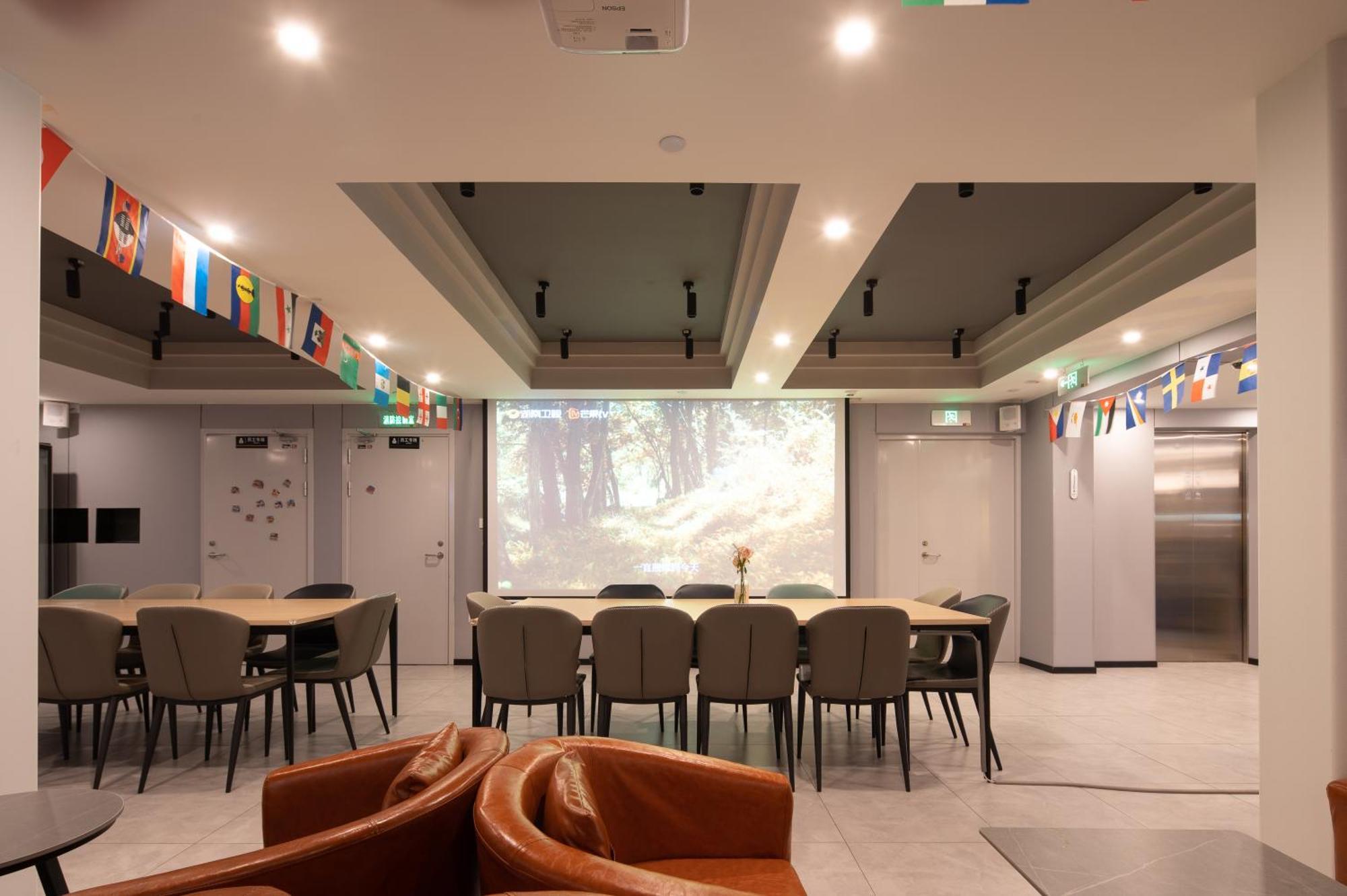 Dayin International Youth -near People's Square & Old Town -social Area -bar -cafe -gym -free Laundry Luggage Storage -24h Front Desk -english Service Nhà trọ Thượng Hải