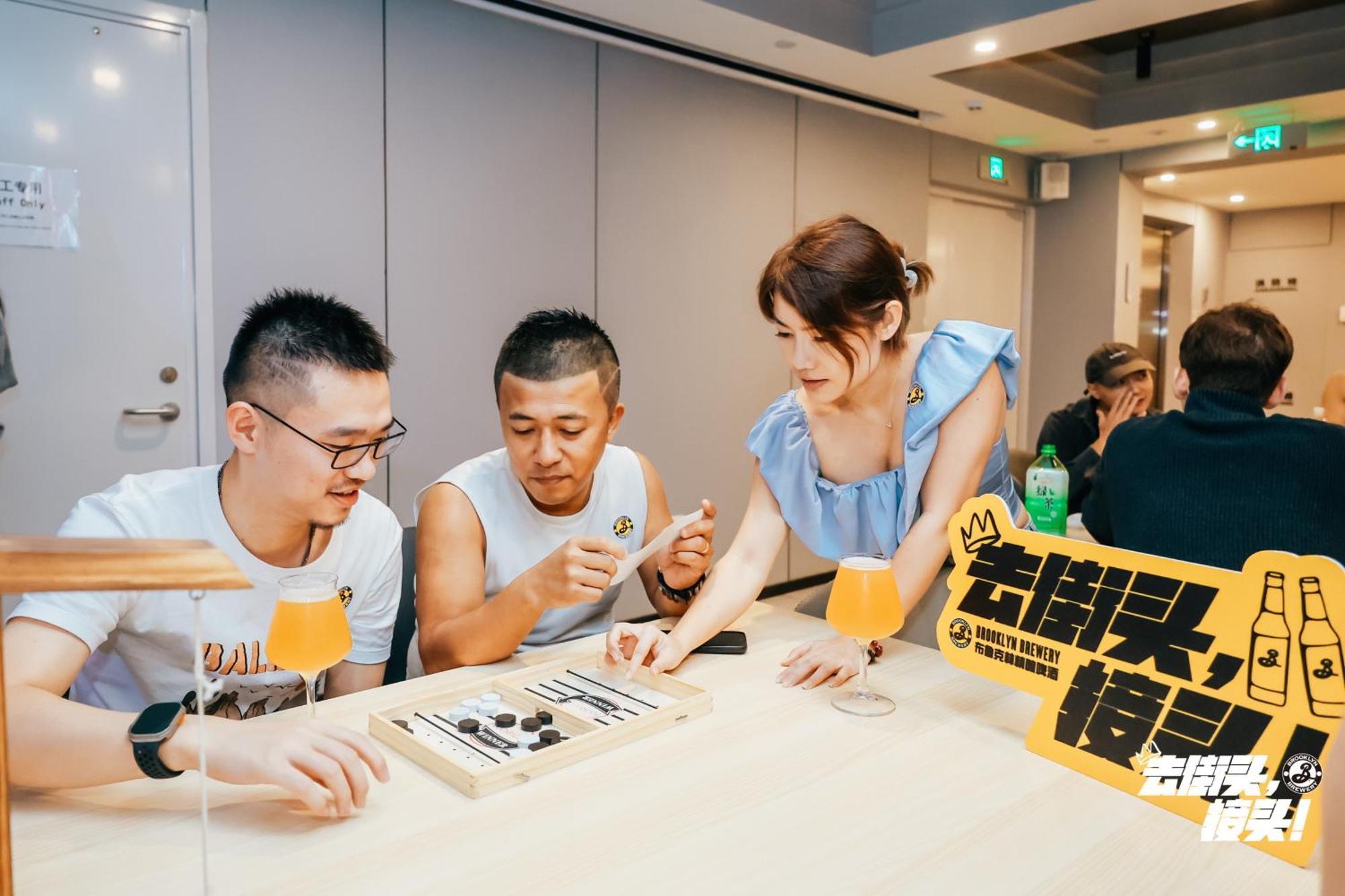 Dayin International Youth -near People's Square & Old Town -social Area -bar -cafe -gym -free Laundry Luggage Storage -24h Front Desk -english Service Thượng Hải