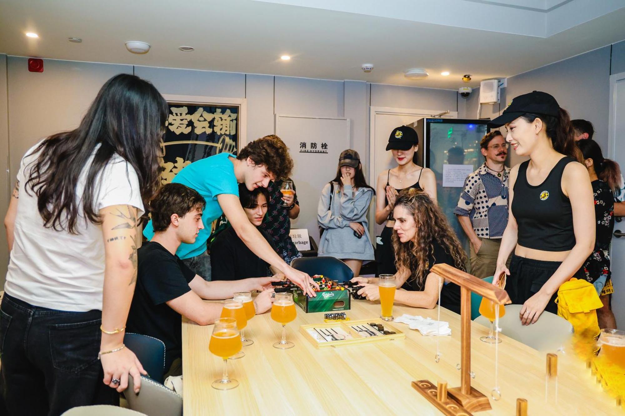 Dayin International Youth -near People's Square & Old Town -social Area -bar -cafe -gym -free Laundry Luggage Storage -24h Front Desk -english Service *