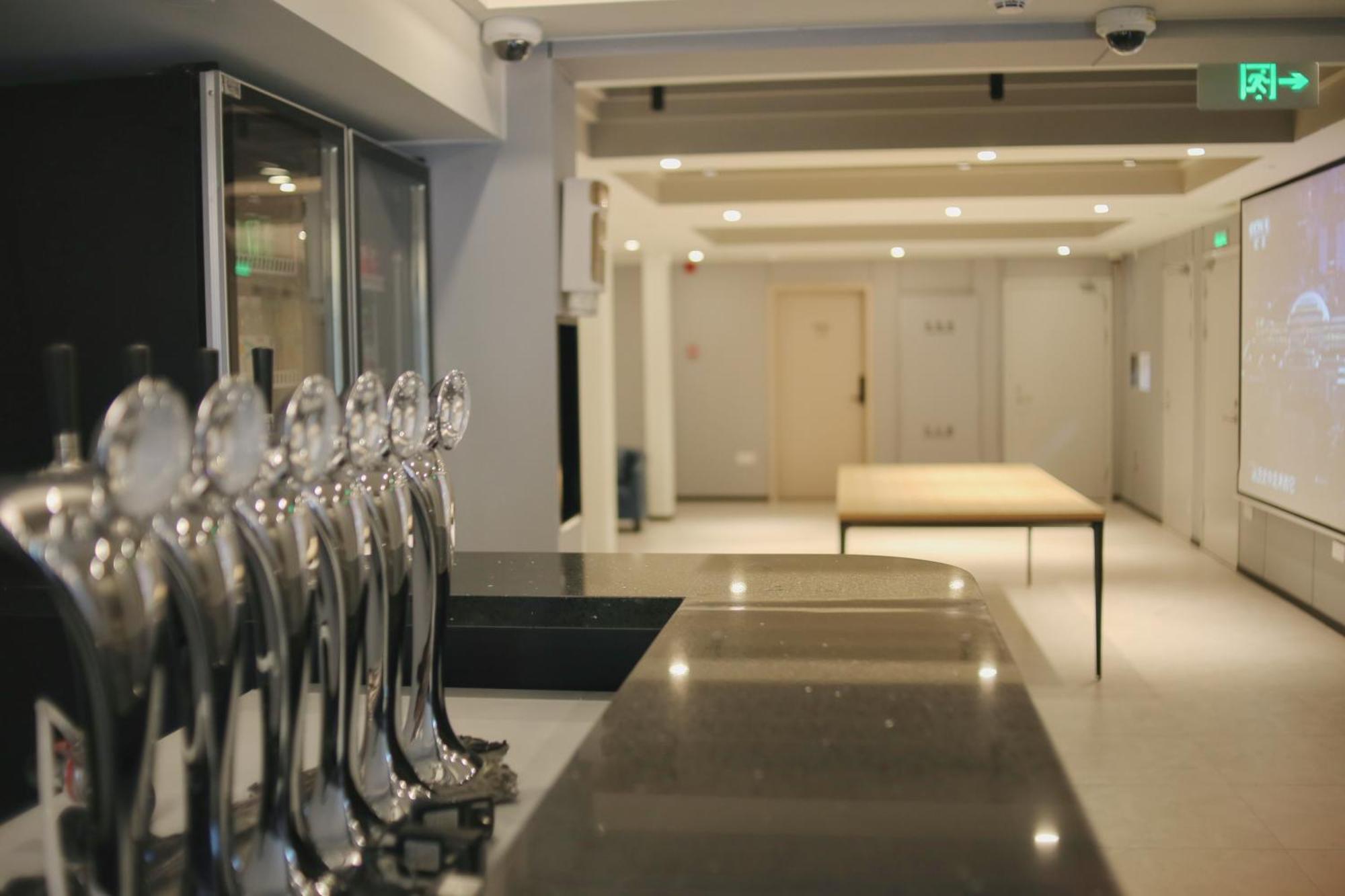 Dayin International Youth -near People's Square & Old Town -social Area -bar -cafe -gym -free Laundry Luggage Storage -24h Front Desk -english Service *