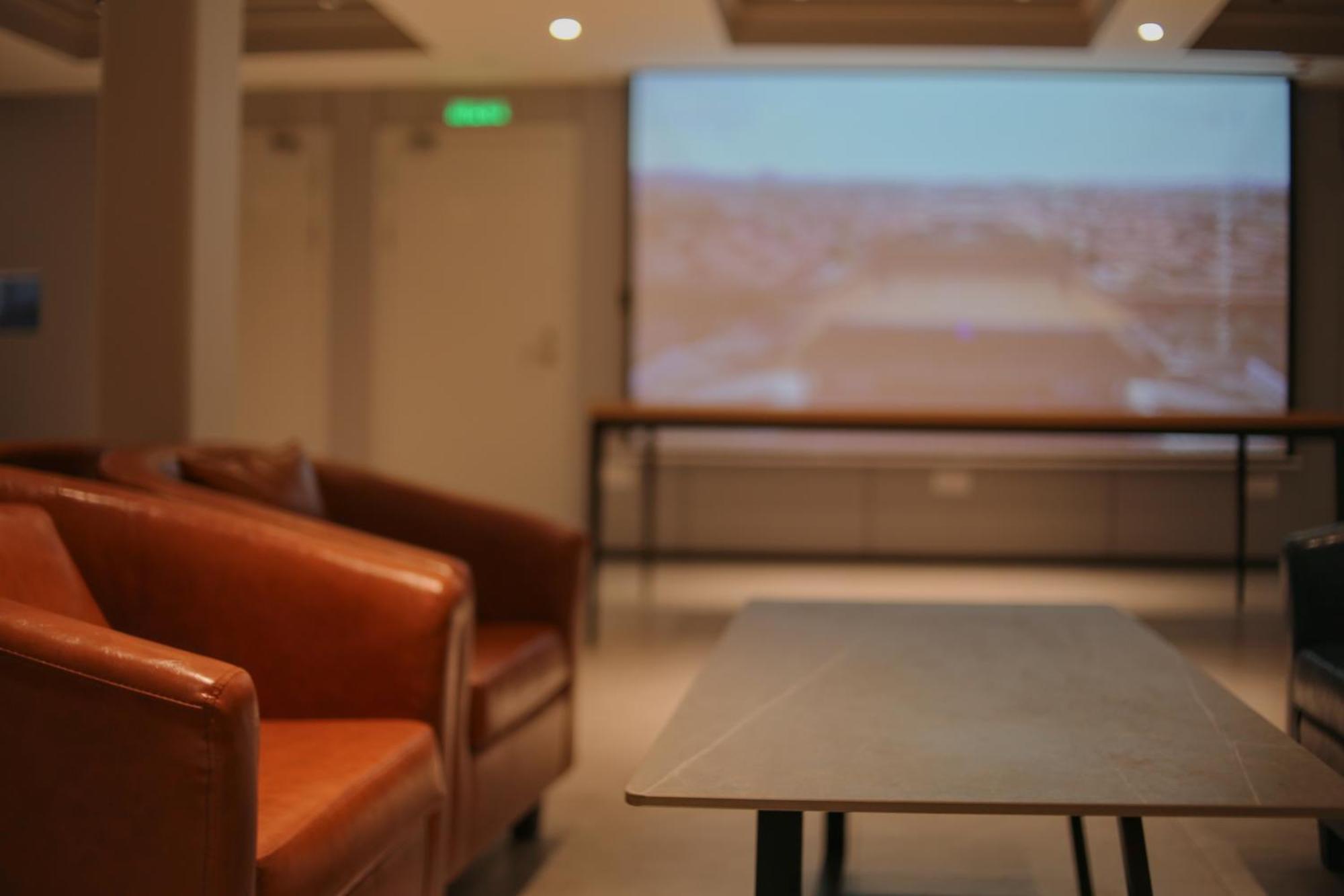 Dayin International Youth -near People's Square & Old Town -social Area -bar -cafe -gym -free Laundry Luggage Storage -24h Front Desk -english Service Nhà trọ