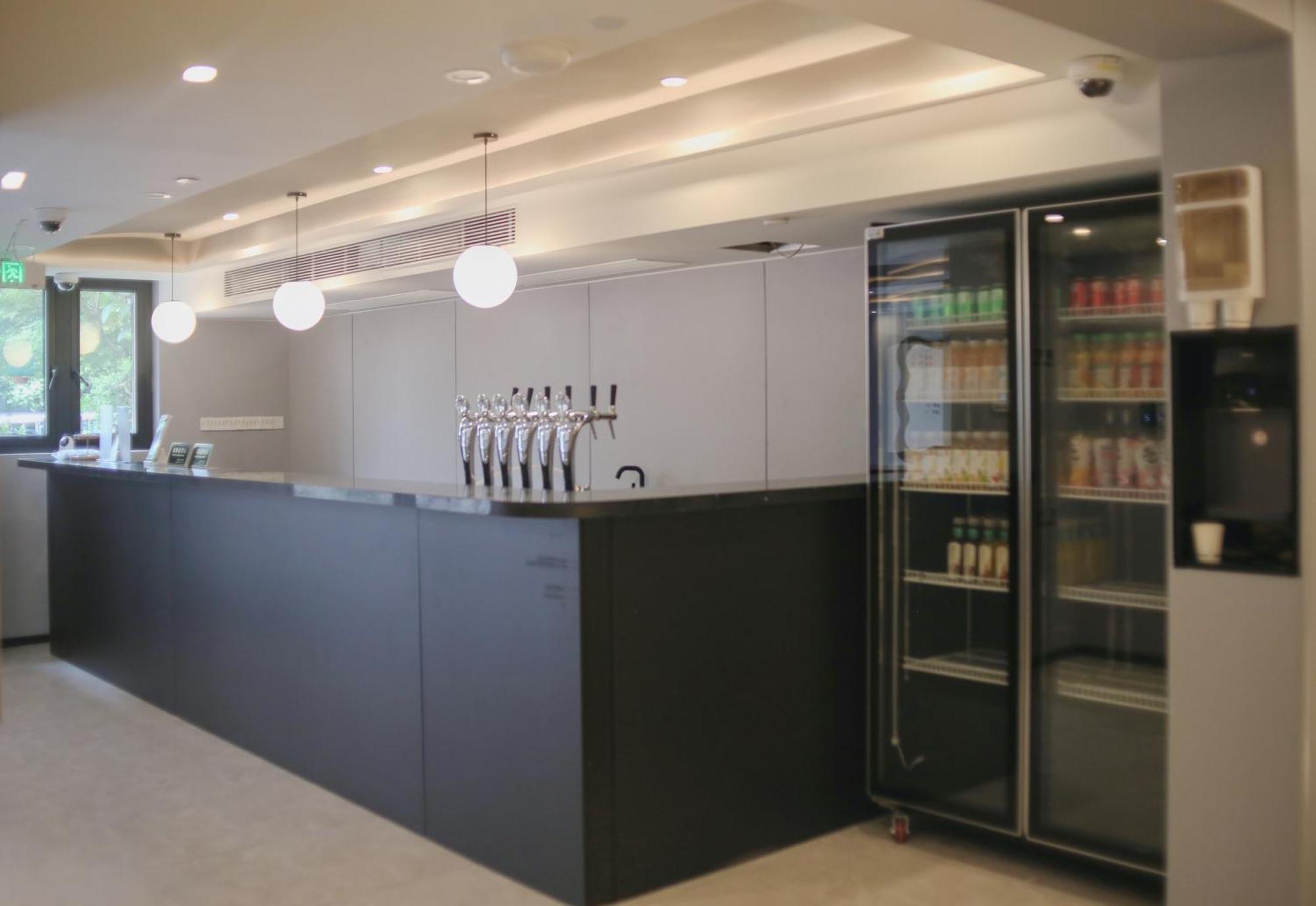 Dayin International Youth -near People's Square & Old Town -social Area -bar -cafe -gym -free Laundry Luggage Storage -24h Front Desk -english Service Thượng Hải