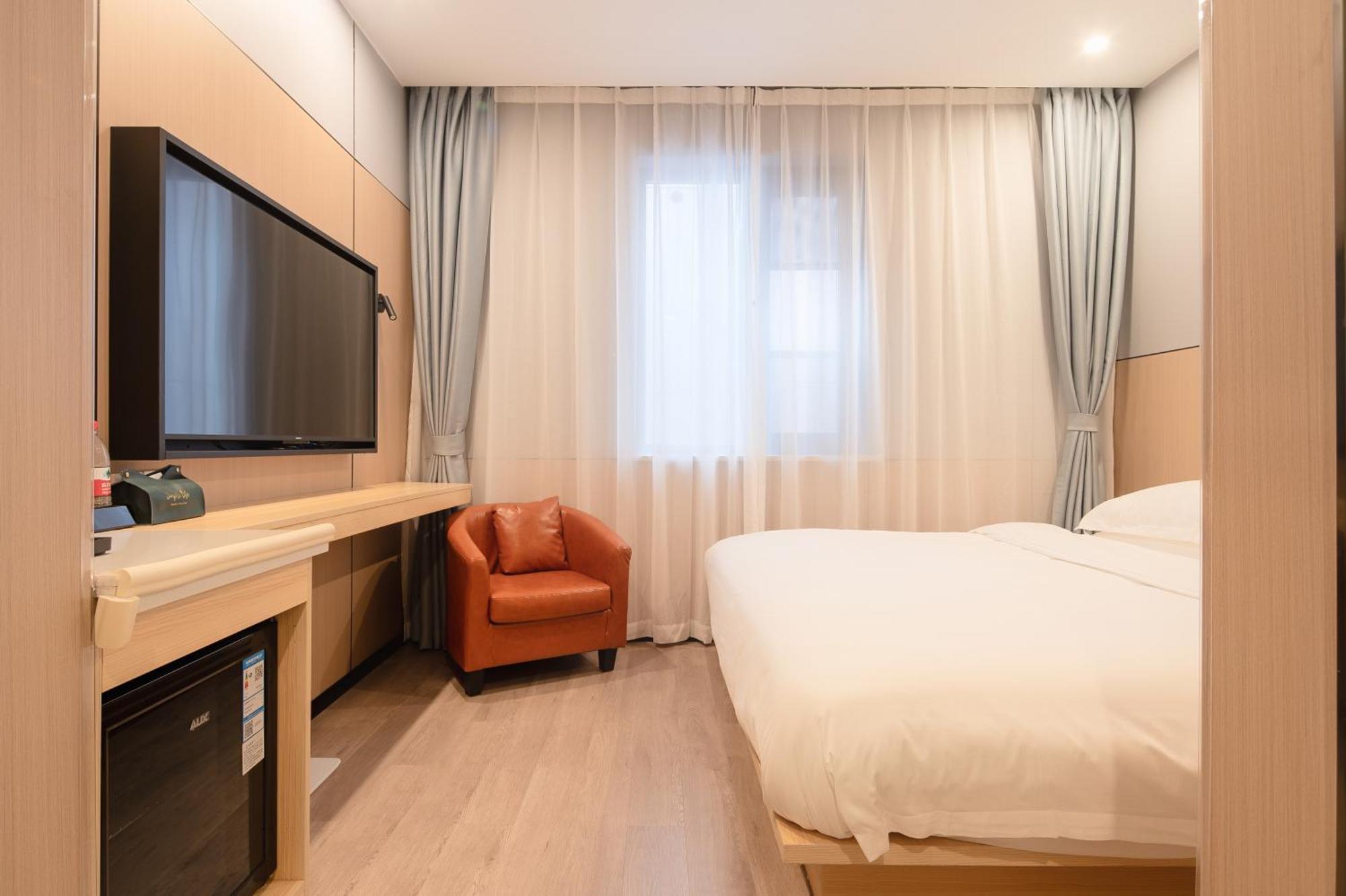 Dayin International Youth -near People's Square & Old Town -social Area -bar -cafe -gym -free Laundry Luggage Storage -24h Front Desk -english Service Thượng Hải