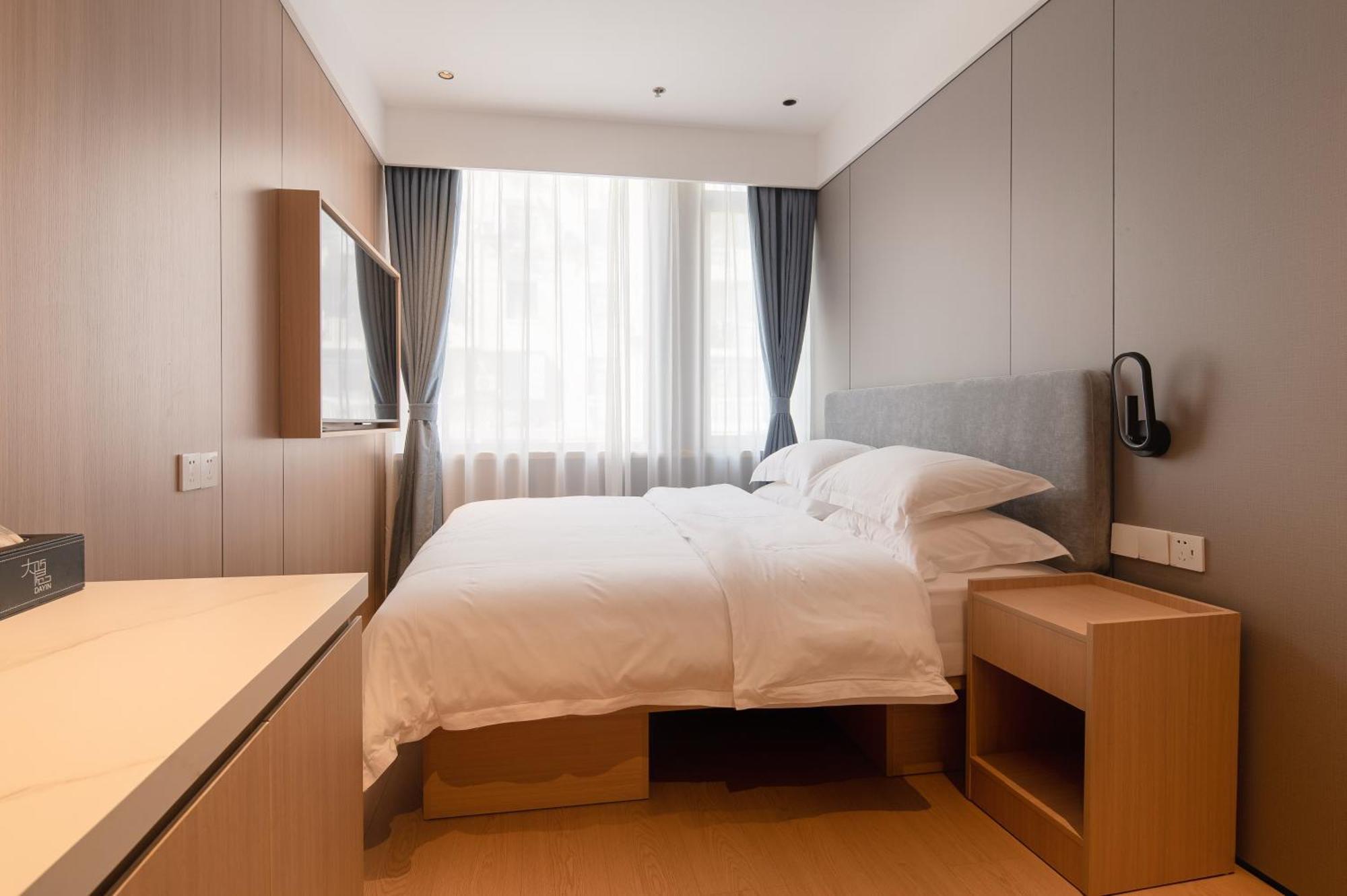 Dayin International Youth -near People's Square & Old Town -social Area -bar -cafe -gym -free Laundry Luggage Storage -24h Front Desk -english Service Thượng Hải